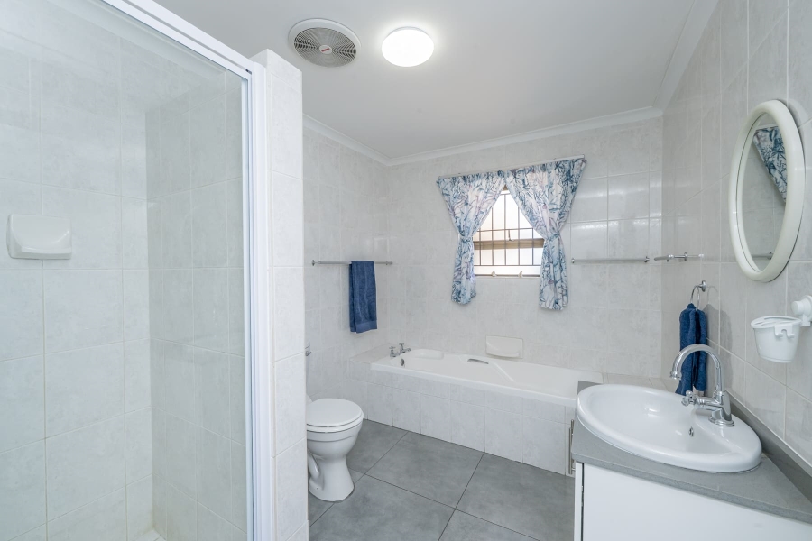 4 Bedroom Property for Sale in Vredekloof Western Cape